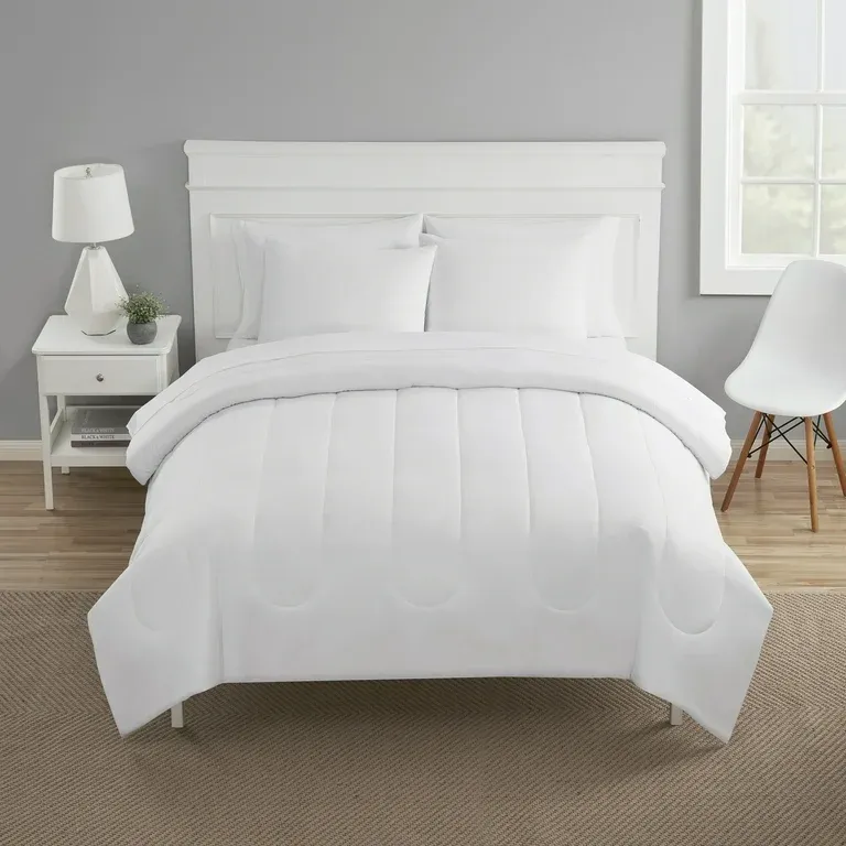 Mainstays 7 Piece Reversible Bed in a Bag Comforter Set with Sheets, White, Full
