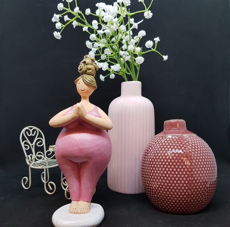 Yoga Lady stehend, "Namasté"