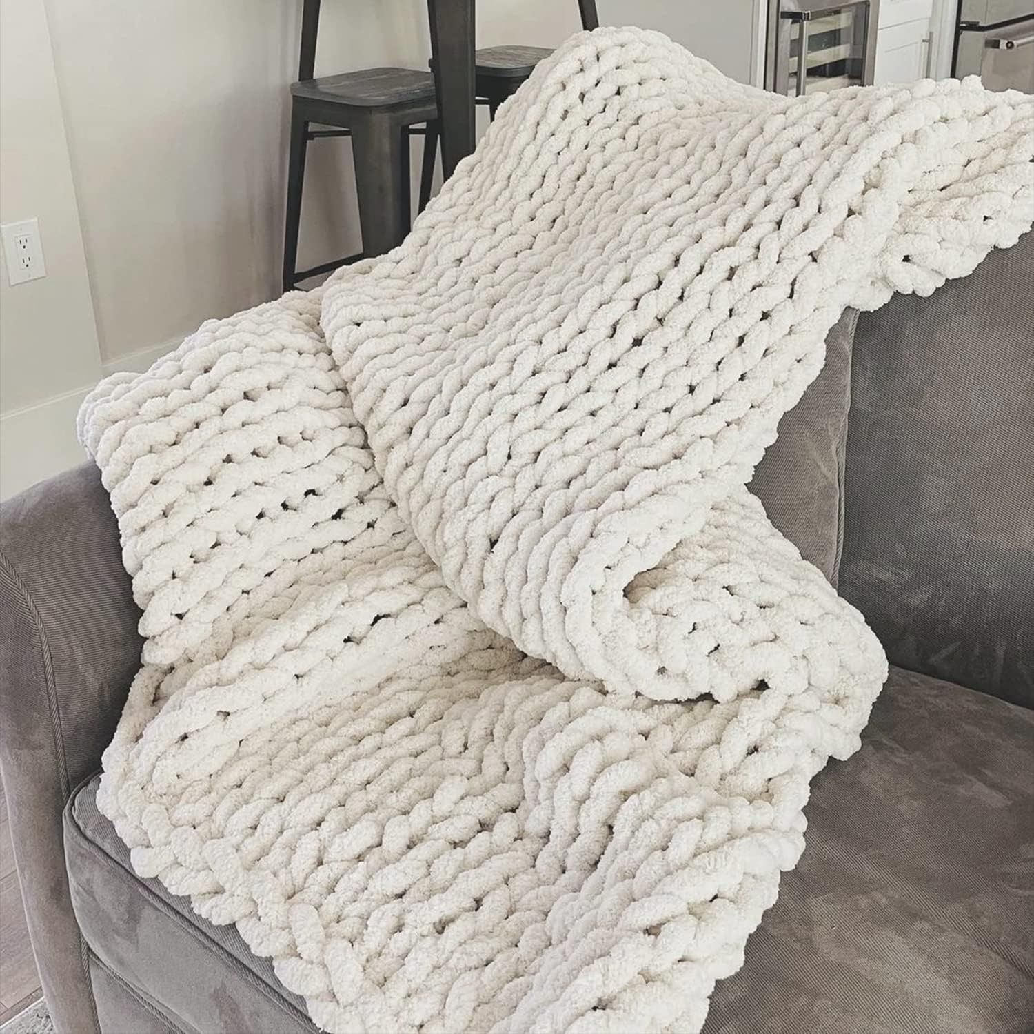 Chunky Knit Blanket Throw (130x150cm) Chenille Yarn Soft Knitted Blanket