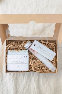 White Rose Gift Set