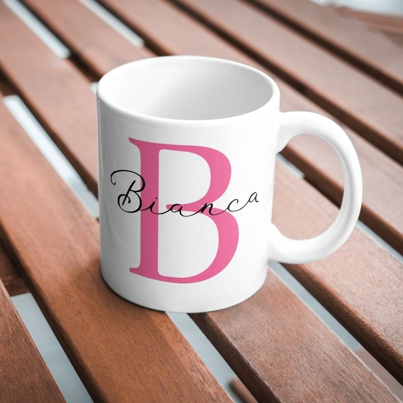 Taza Inicial rosa con nombre personalizable