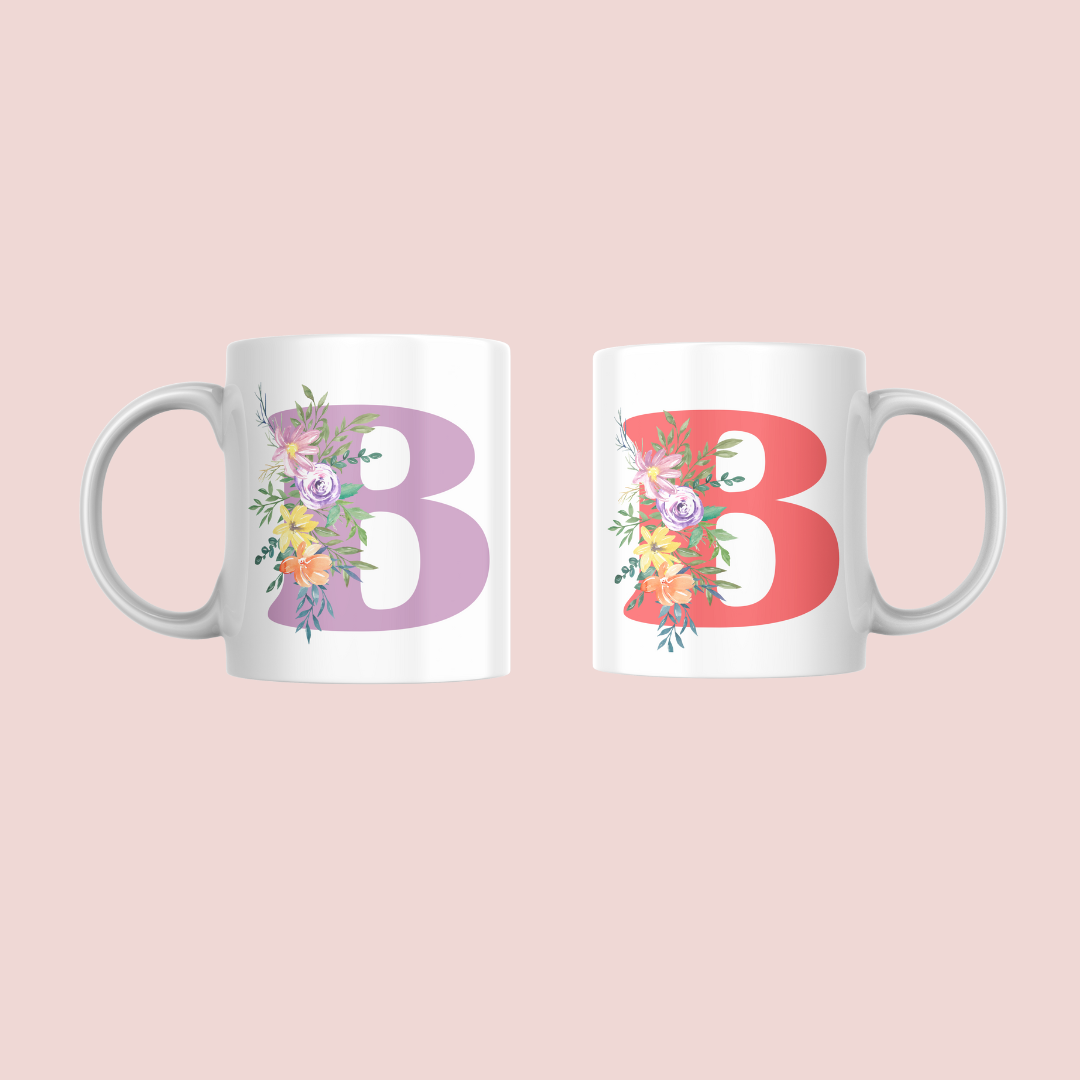 Taza Inicial rosa con flores personalizable