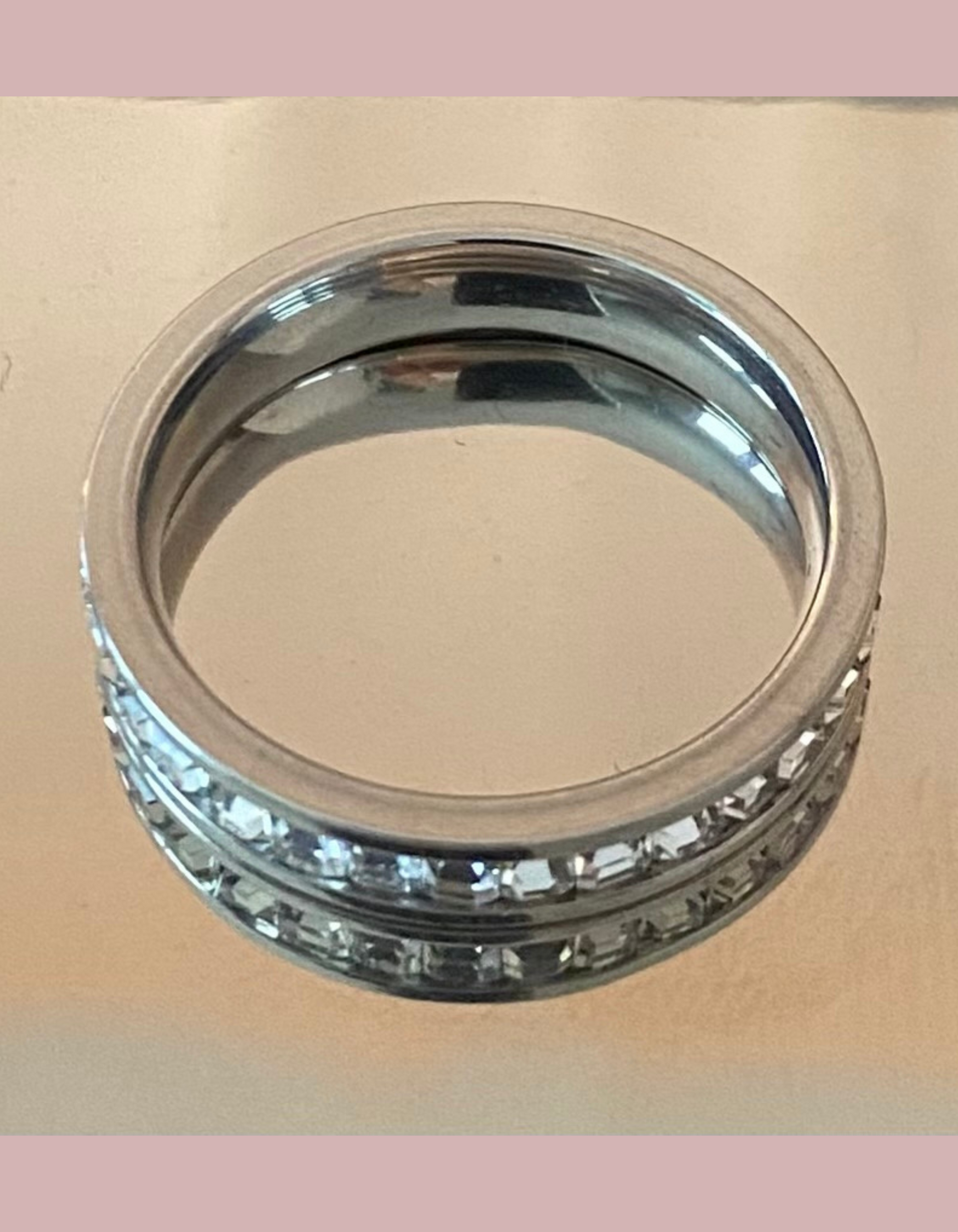 Anillo delicado brillos sencillo