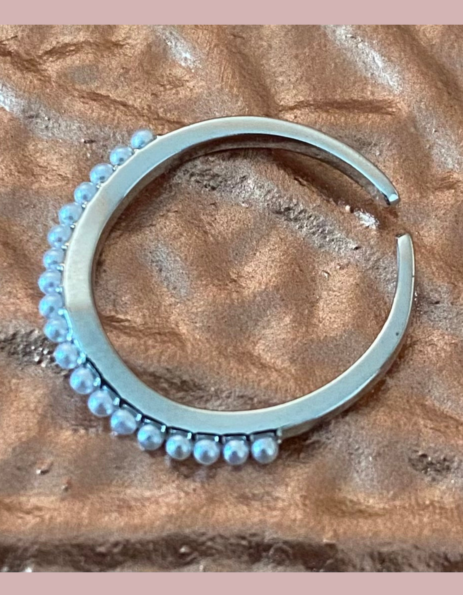 Anillo perlas plata sencillo