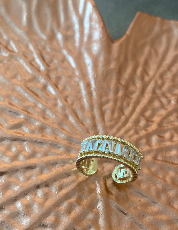 Anillo piedras brillos oro
