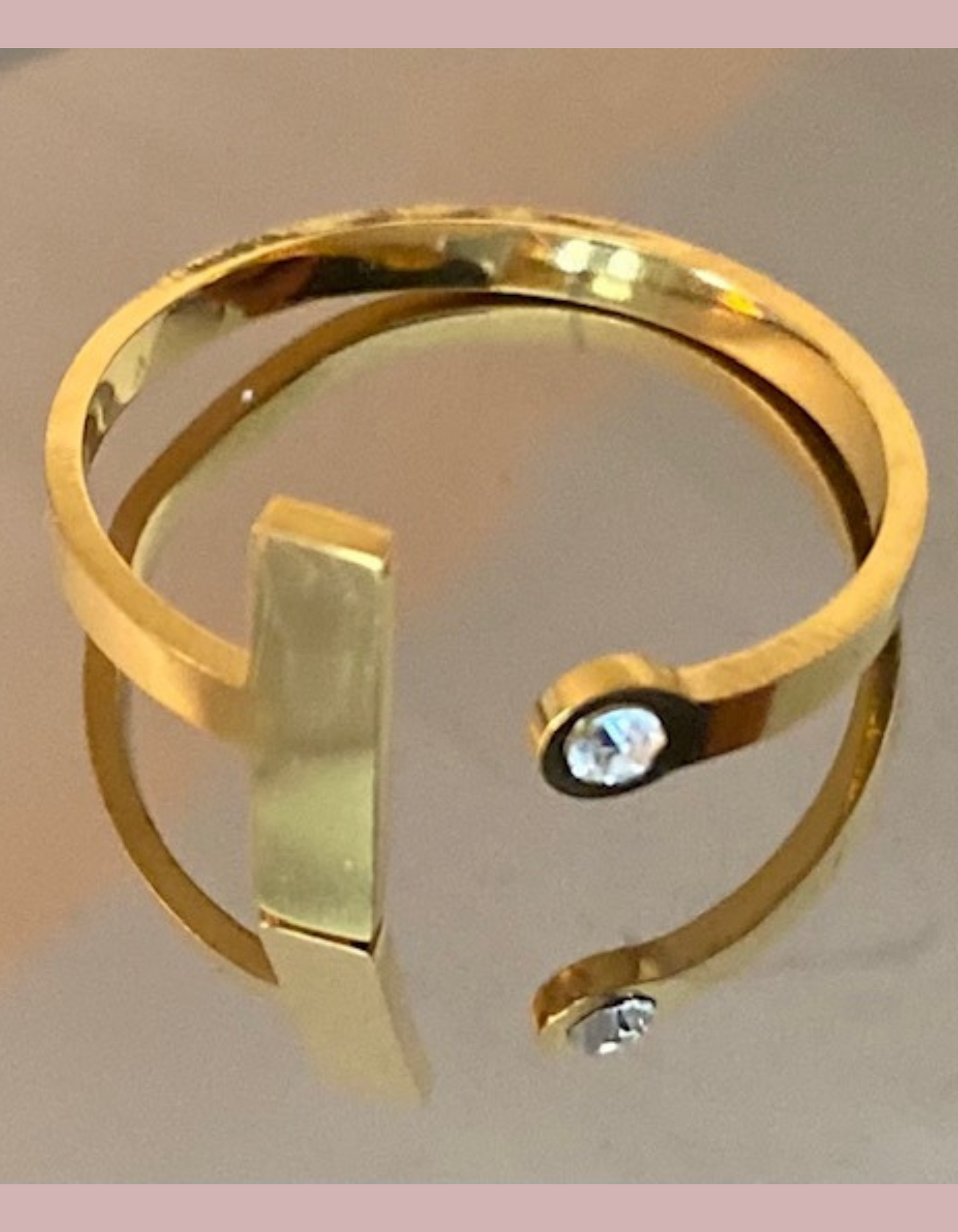 Anillo desigual con piedra oro