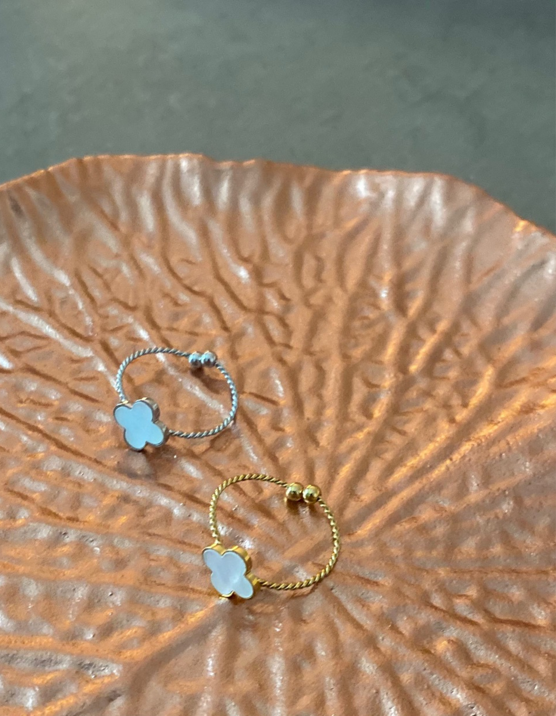 Anillo flores sencillo plata