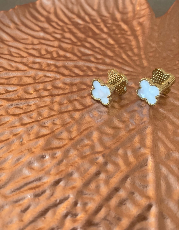 Pendientes flor reversible blanco brillos oro