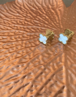 Pendientes flor reversible blanco brillos oro