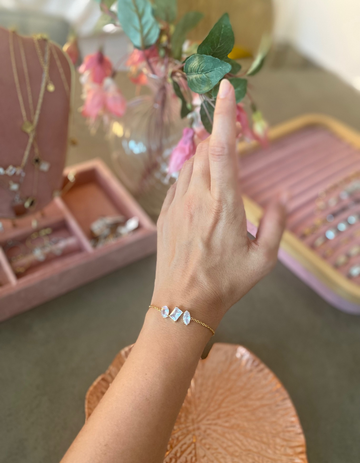 Pulsera piedras brillos oro