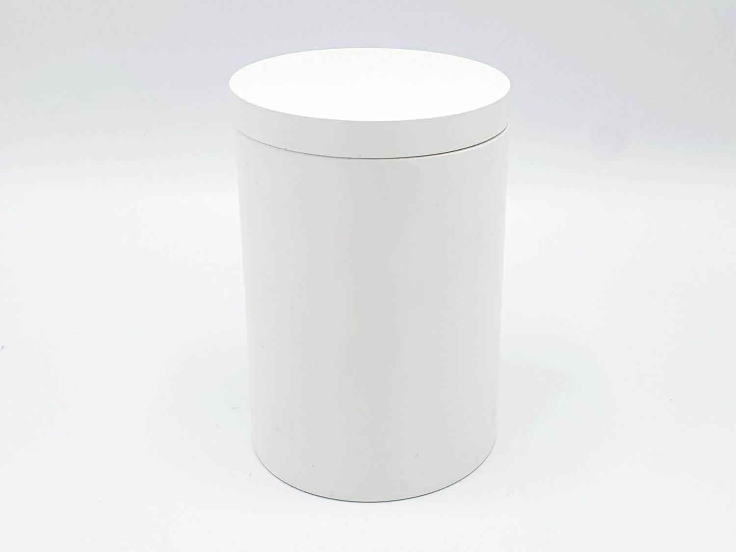 Metalldose mit Aromadeckel rund weiß Metalldose aus Aluminium, Durchmesser 8,5cm, Höhe 12 cm, mit weißer Farbe pulverbeschichtet, Aromadeckel mit Silkondichtung