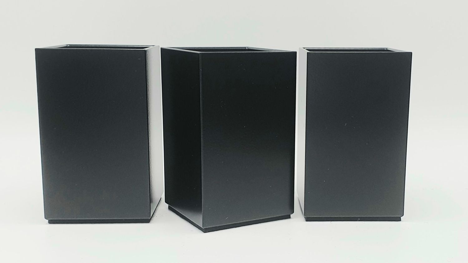 Metallbecher eckig schwarz