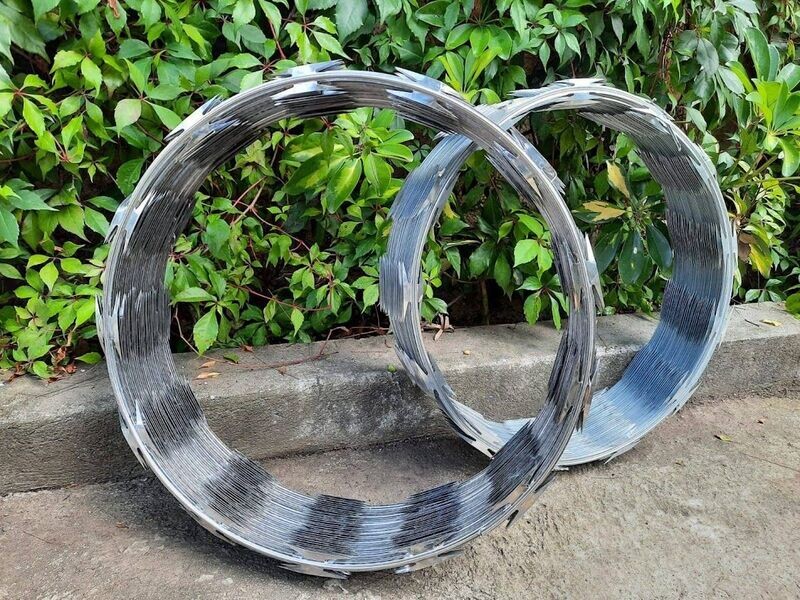 Razor Ribbon