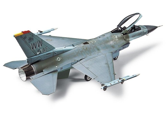 1/72 F-16 CJ Fighting Falcon Plastic Model Airplane Kit