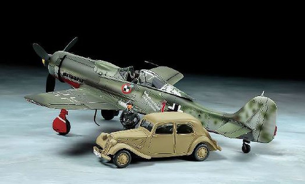 1/48 Focke-Wulf Fw190 D-9 JV44 &amp; Citroen Traction 11CV Staff