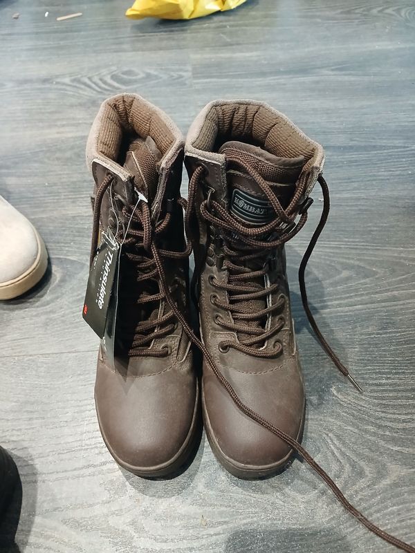 BONEYARD - Brown boots Size 3