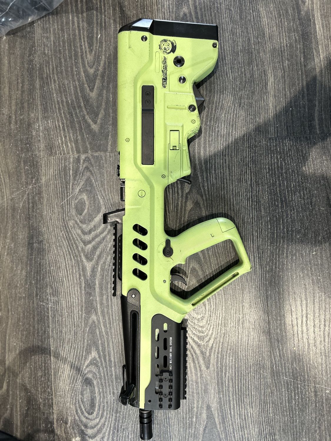 BONEYARD - S&amp;T T21 Bullpup - lime green two tone
