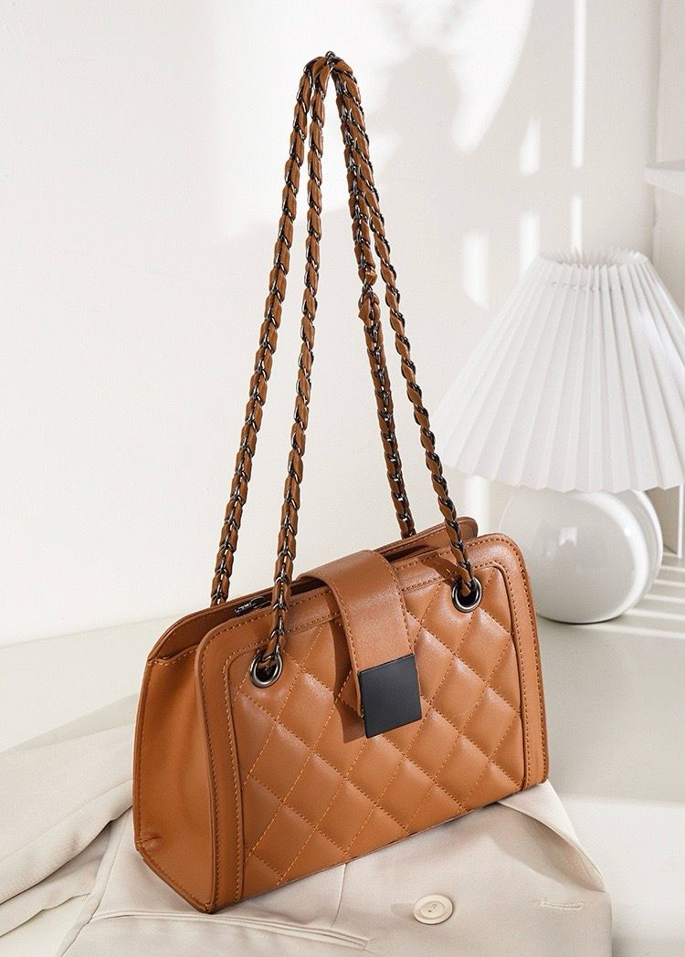 Vintage Rivet Chain Bag