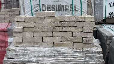 (39) Desimpel  Forum Prata  188X88X48