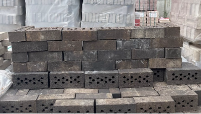 (33) Wienerberger   Agita Black Perforated  215X102X65