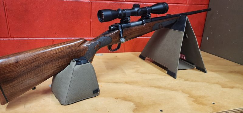 243 Wincester M70 XTR FW1 Short Action + Leupold Scope (Original Sites included)