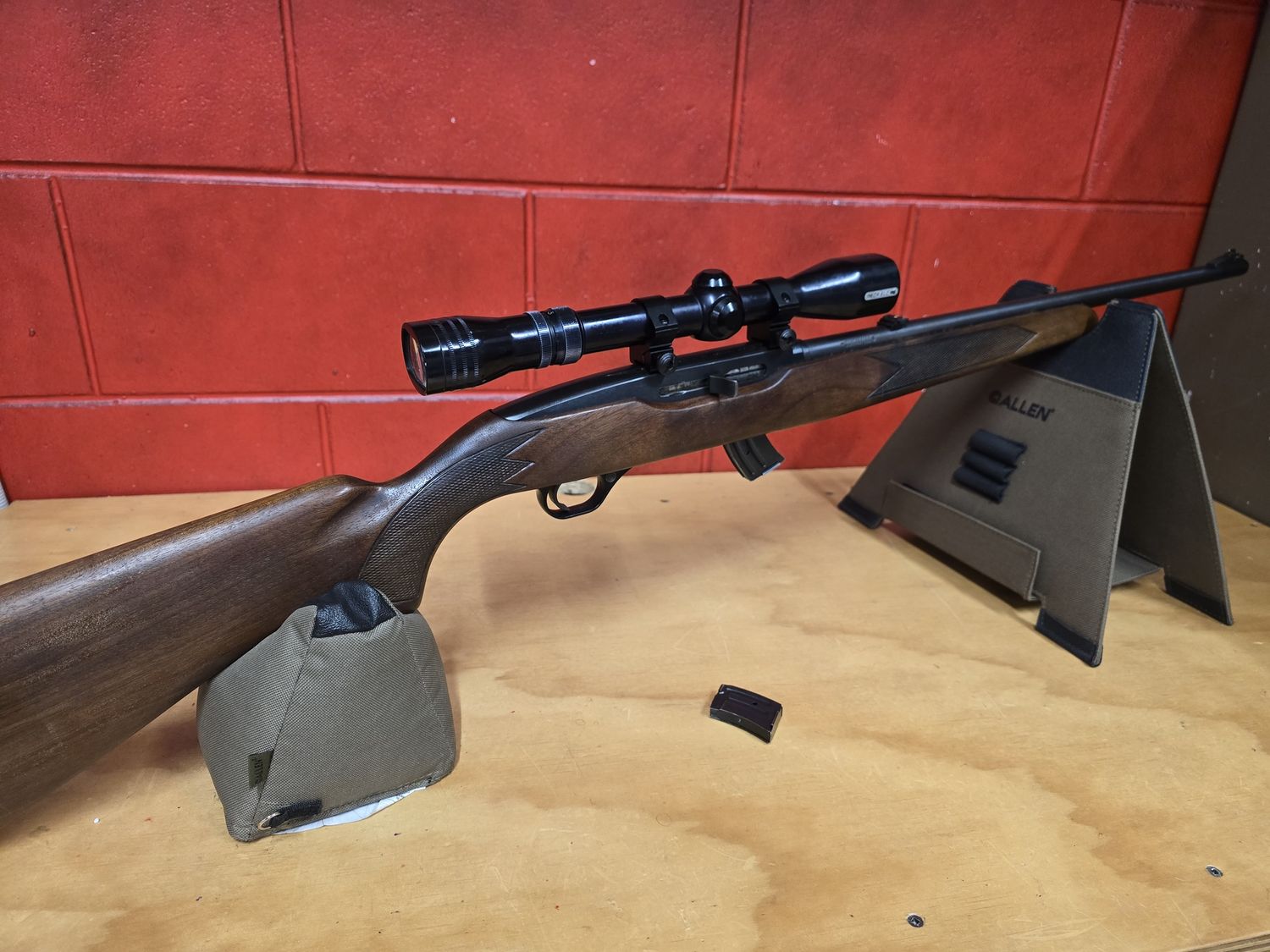 22LR Winchester 490 - Semi Auto - Redfield Scope