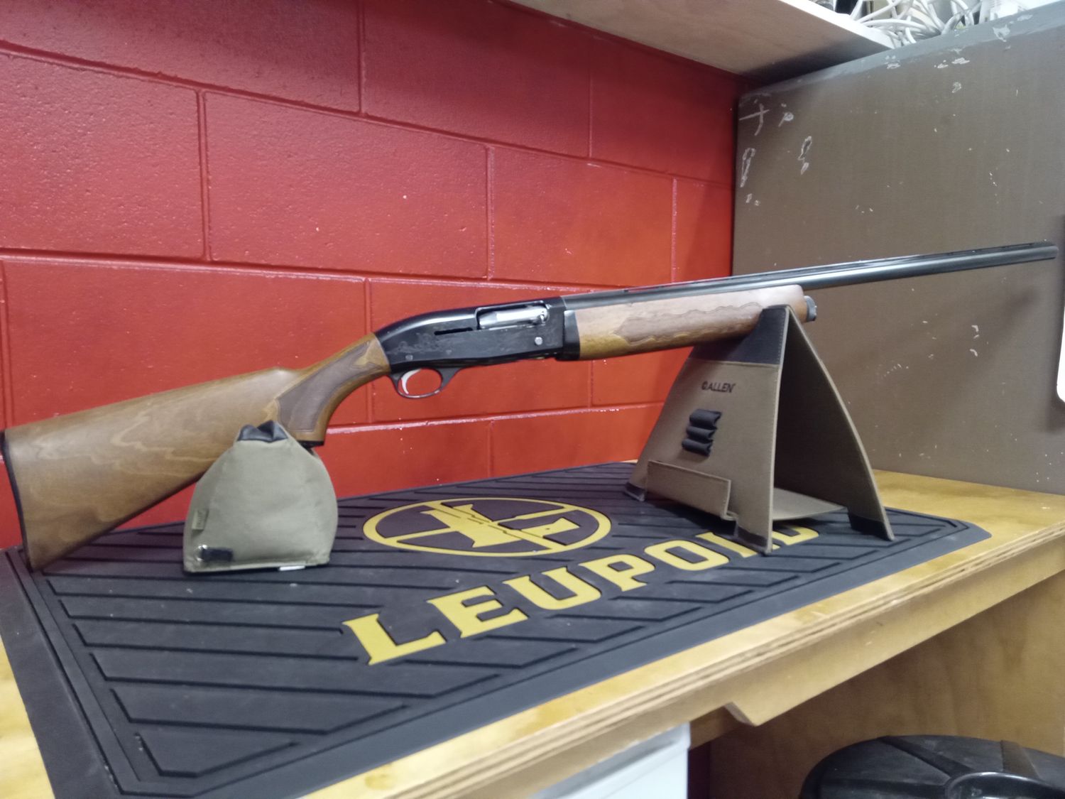 SKB 12ga Semi Auto (#7897)