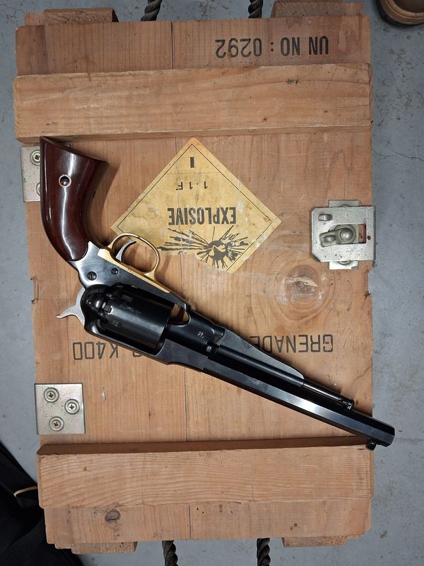 Uberti 6 shot Model 1858 .44 cal ( Secondhand )