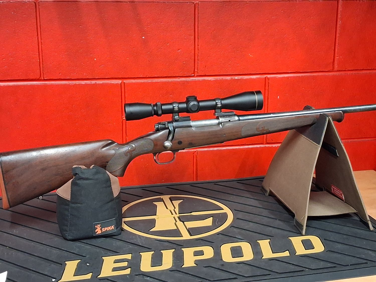 Winchester Model 70 XTR Feather weight  .243Win. #8168