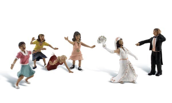 HO WEDDING BOUQUET TOSS