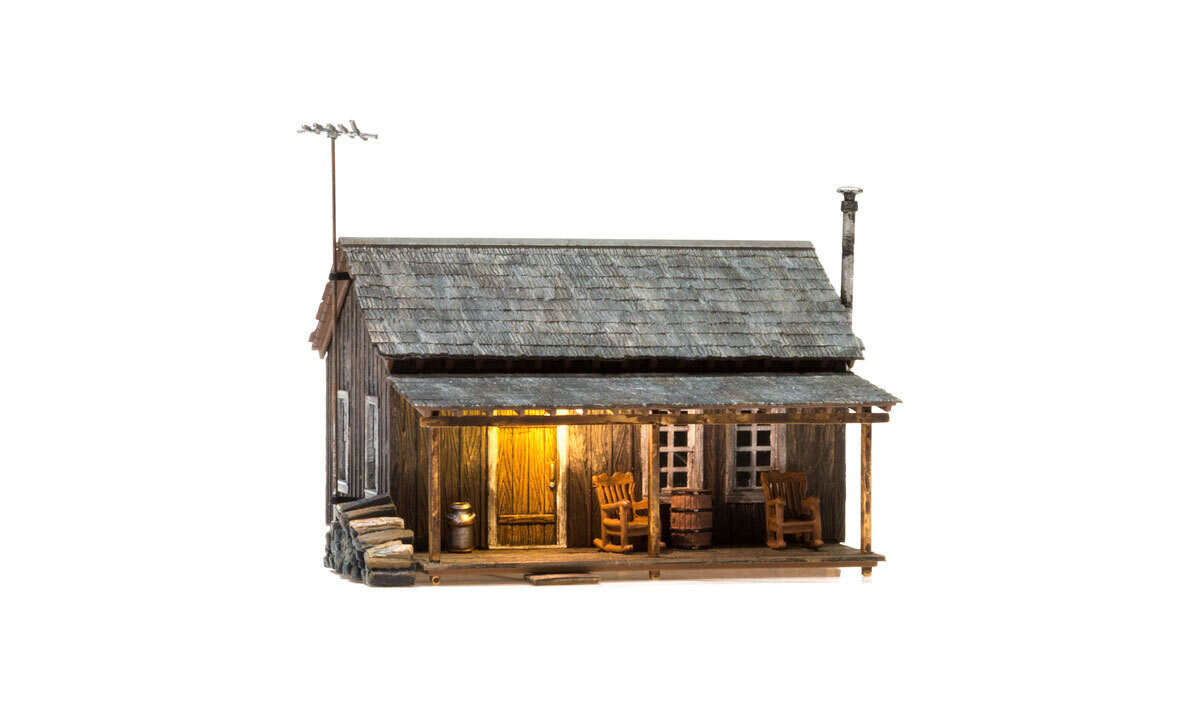Rustic Cabin -HO w/Exterior Light