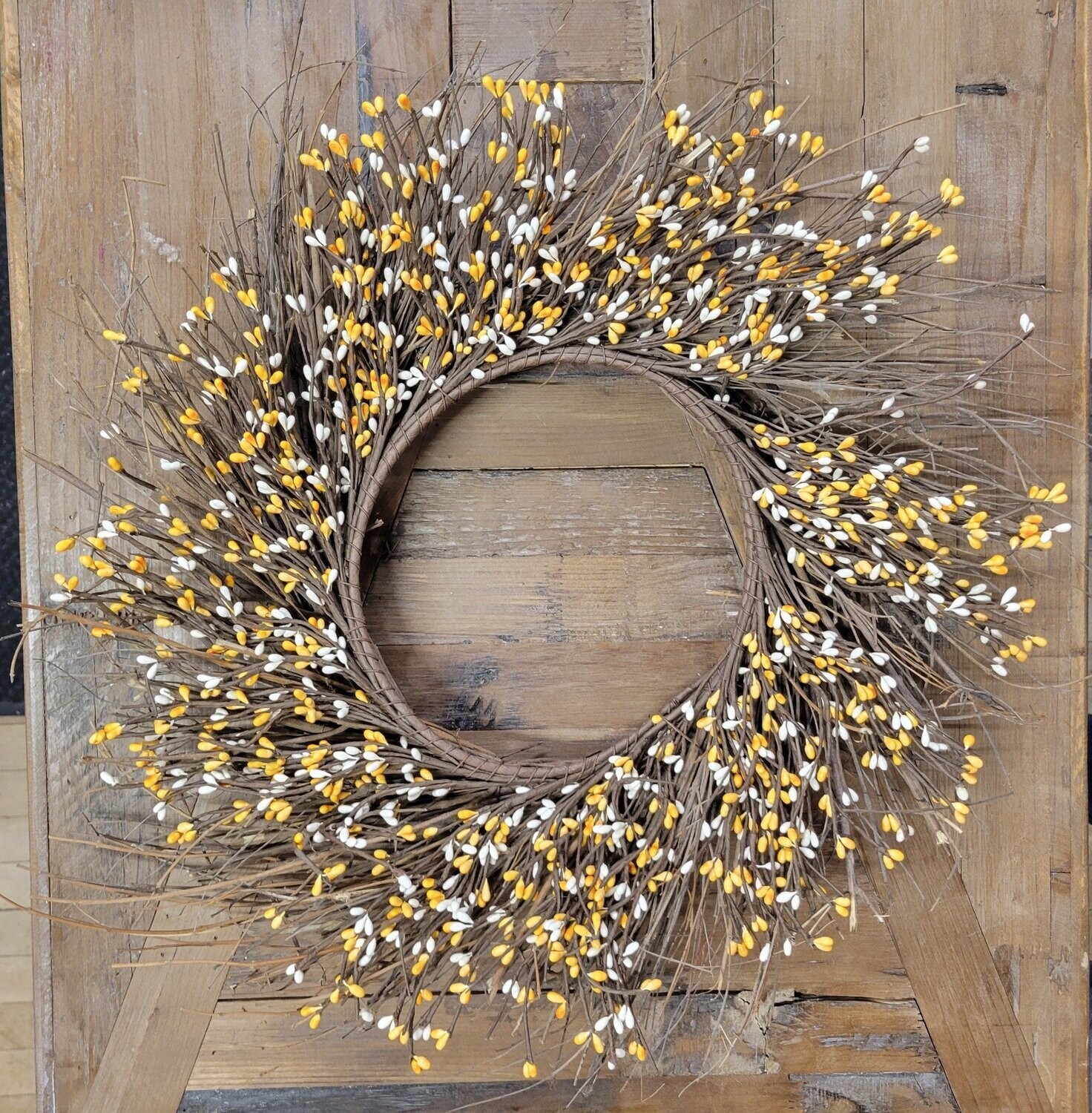 Yellow &amp; White Pips Wreath,  22&quot;
