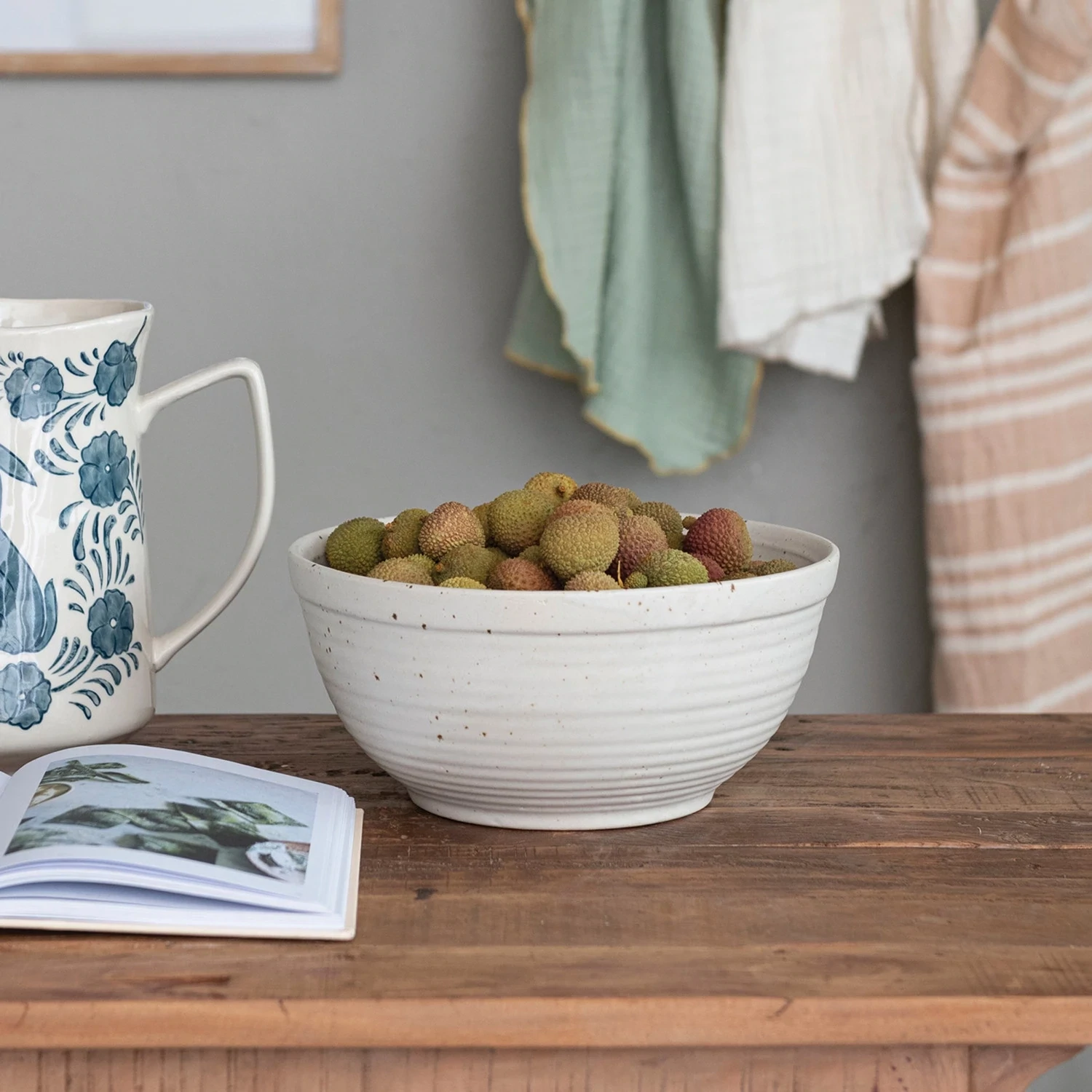 Cream Stoneware Bowl, 2 1/2 QT