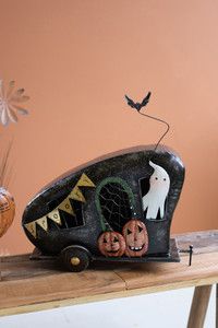 CHE1554 Painted Metal Halloween Camper