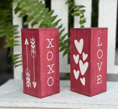 Love/XOXO Red Cube