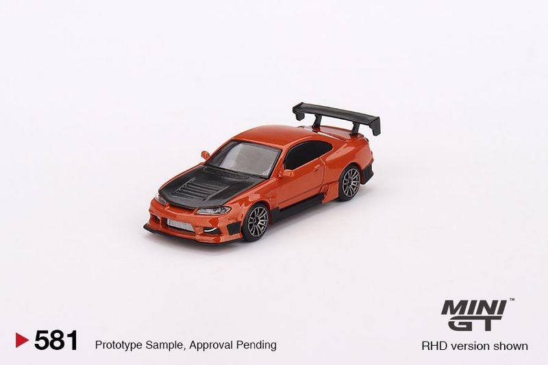 Mini GT Nissan Silvia S15 D-Max #581