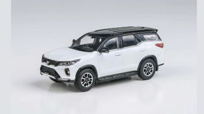 Para64 Toyota Fortuner White