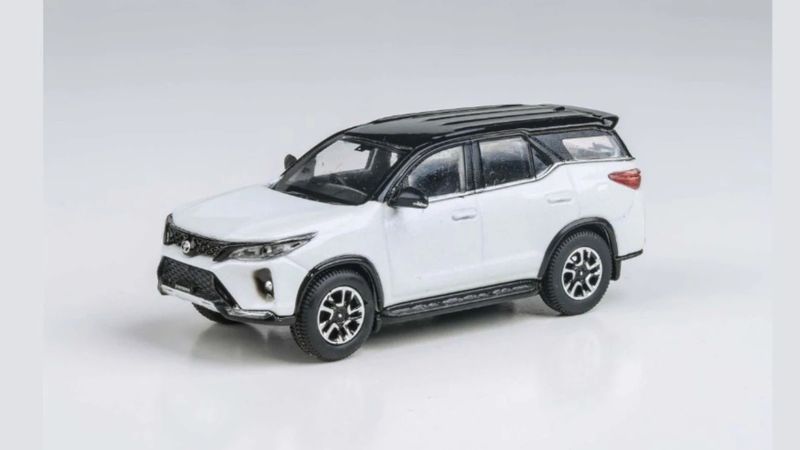 Para64 Toyota Fortuner White