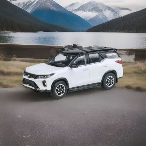 Para64 Toyota Fortuner 1/64 Diecast White