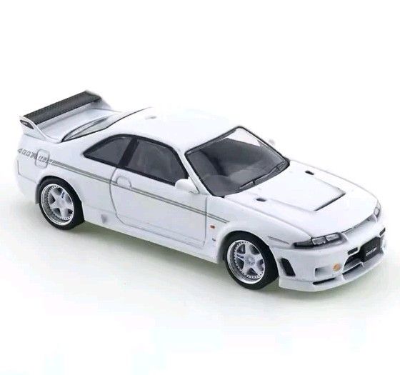 Pop Race Nissan Skyline GTR R33 Nismo 400R White