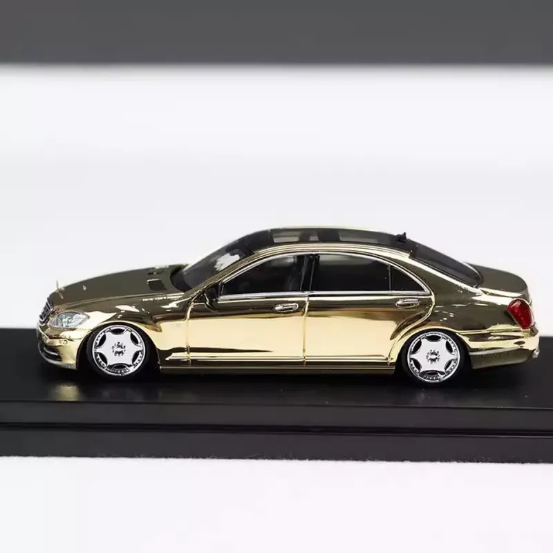Street Warrior 1/64 Mercedes Benz S600 W221 Gold / Red / Purple Diecast