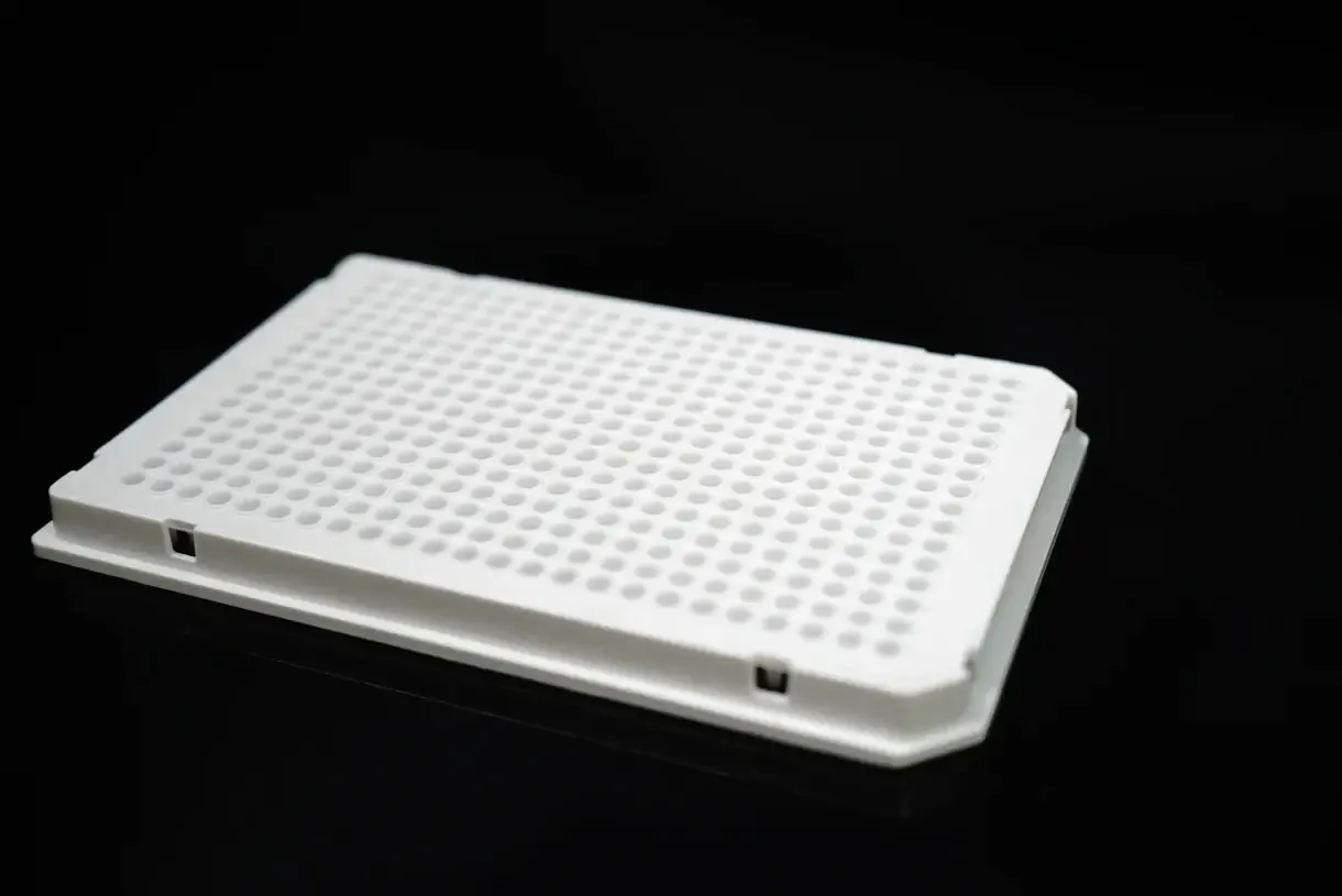 NEST 40 μl 384 Well PCR Plates, Semi Skirt, Compatible with Roche Machine, White, A24 Notch, Sterile, 10/pk, 50/cs, 409033