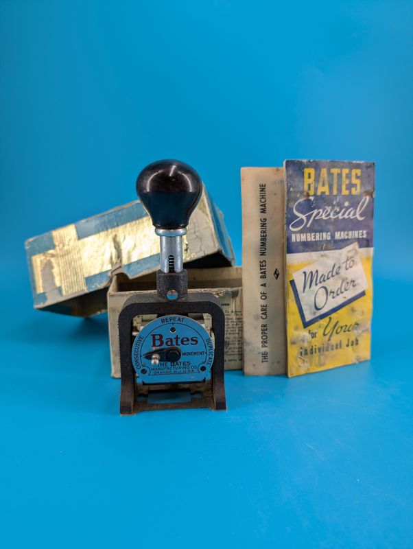 The whole set consists of machine, original packaging, and info booklet.