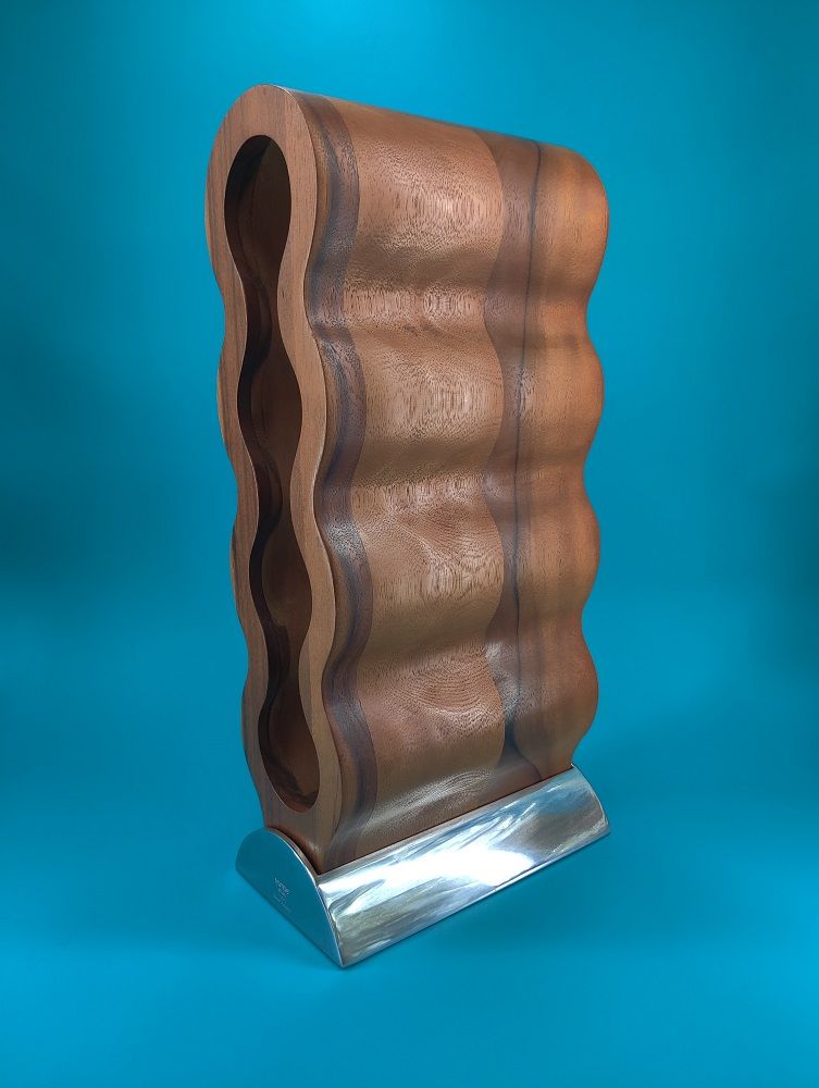 The darkish wood pairs with the shiny metal base.