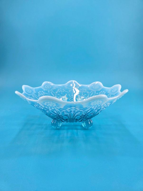 Ruffled edges start an opaque white and gradient into clear blue.