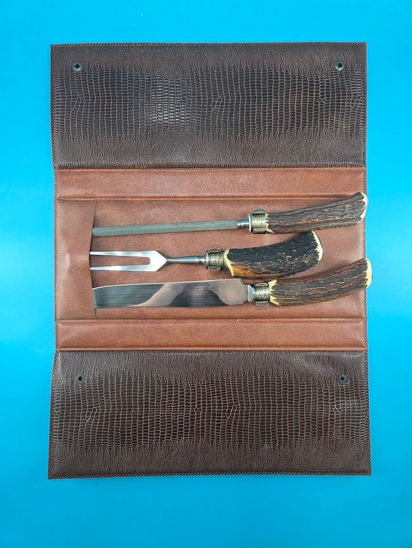Leather carrying case protects the points of the set.