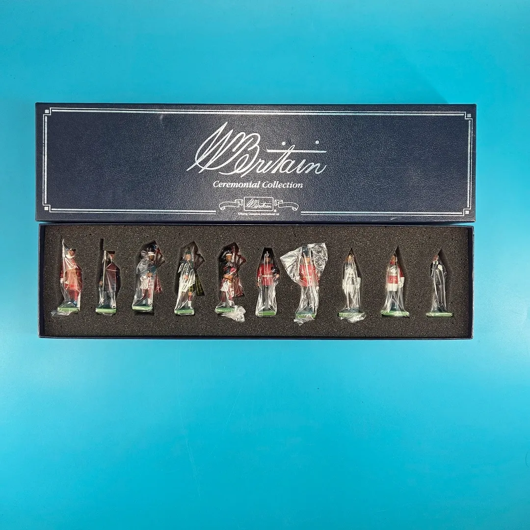 10 figures of various British uniformed guards.