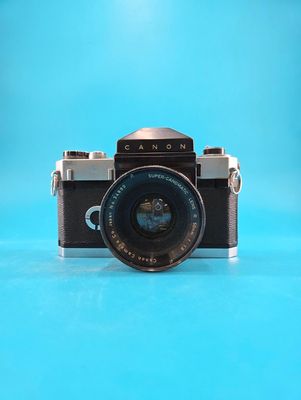 Canon Canonflex (Original) Vintage SLR Camera Front view of the camera.