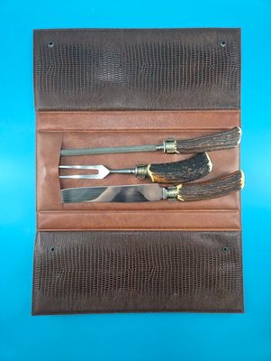 Vintage Baron Solingen Rostfrei Carving Set Leather carrying case protects the points of the set.