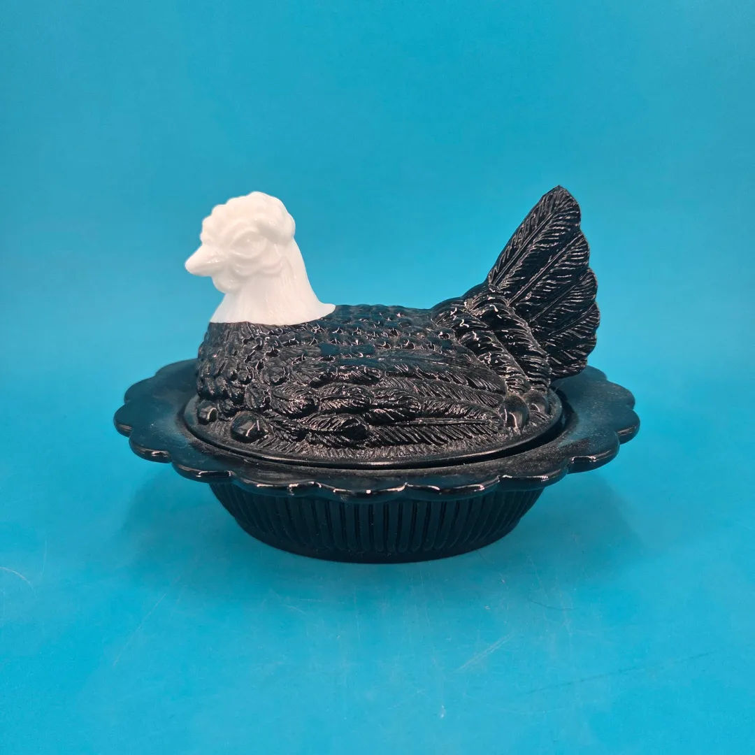Salt Cellar Glass Chicken (Black & White)